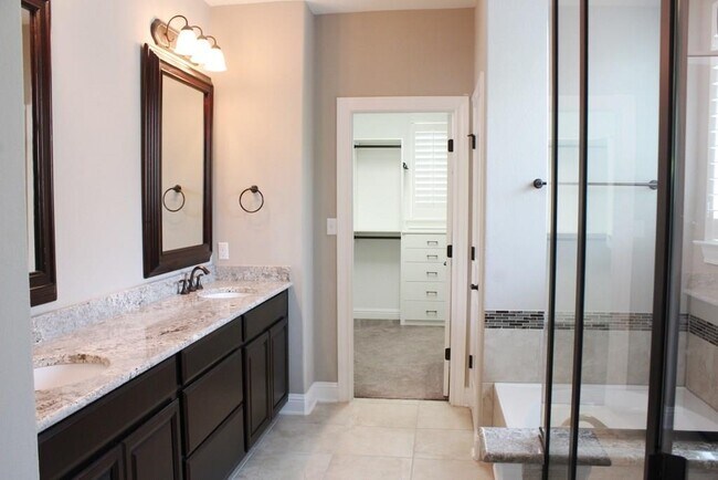 Building Photo - 9308 Villa Norte Dr