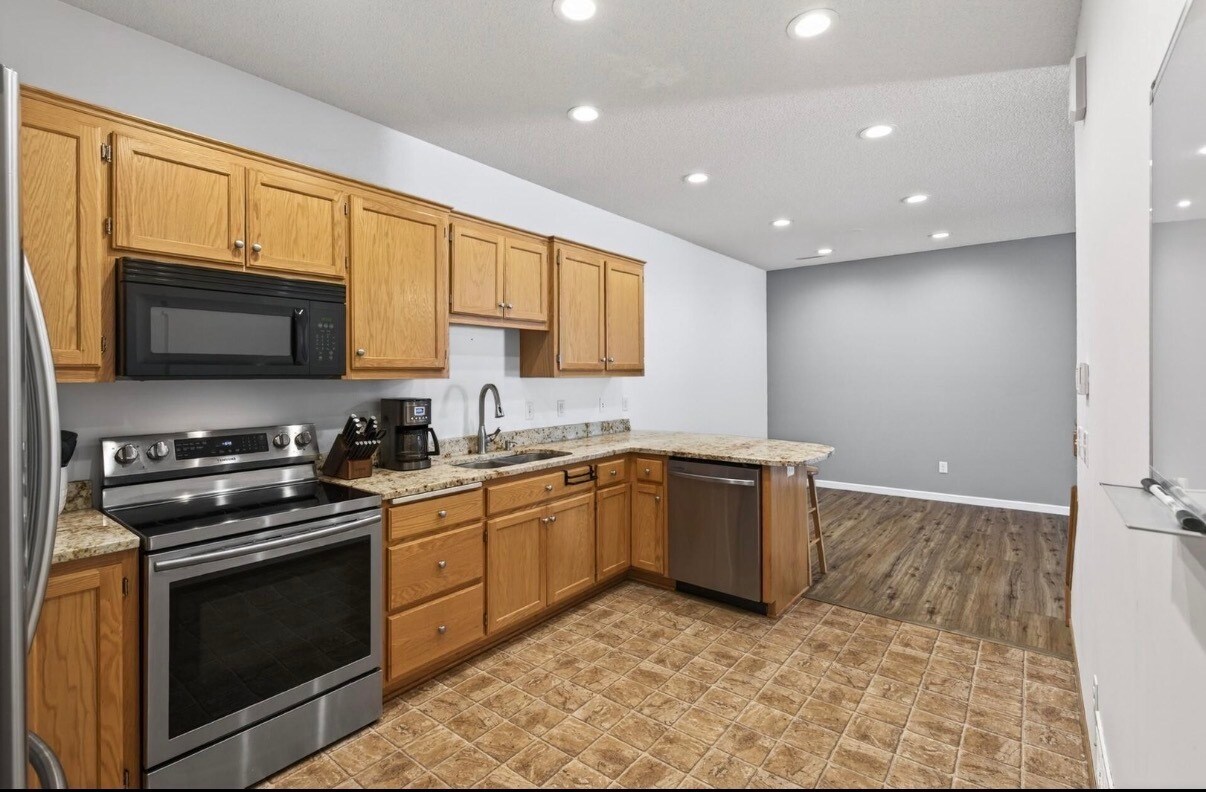 Building Photo - 7823 W 145th St