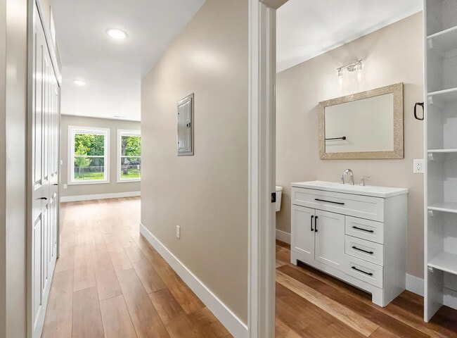 Building Photo - 707 Homewild Ave