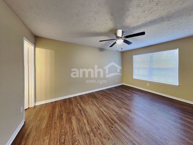 Building Photo - 2040 Theodore Dr