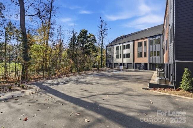 Building Photo - 1310 Carolyn Dr