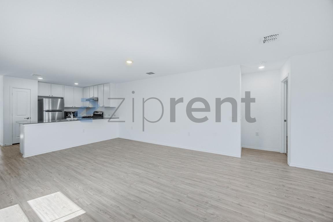 Building Photo - 10106 Ana Hts