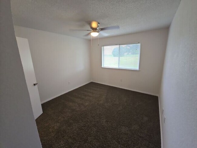 Building Photo - 9561 Lonesome Dove Dr