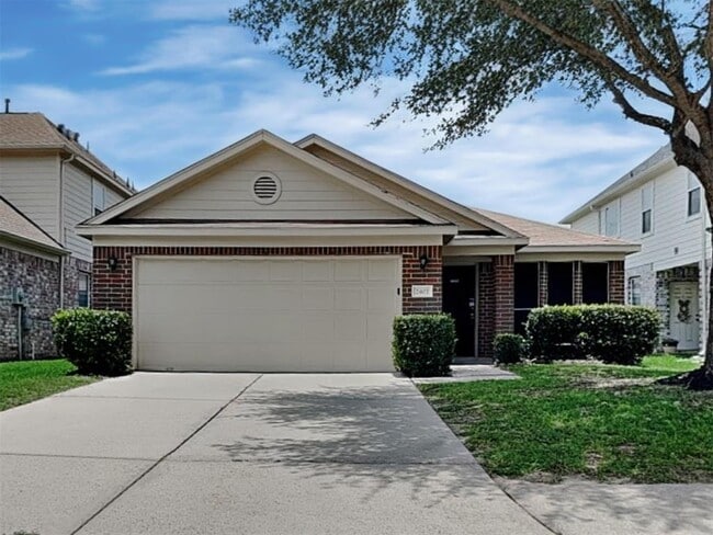 Primary Photo - 2407 Aspen Dale Dr