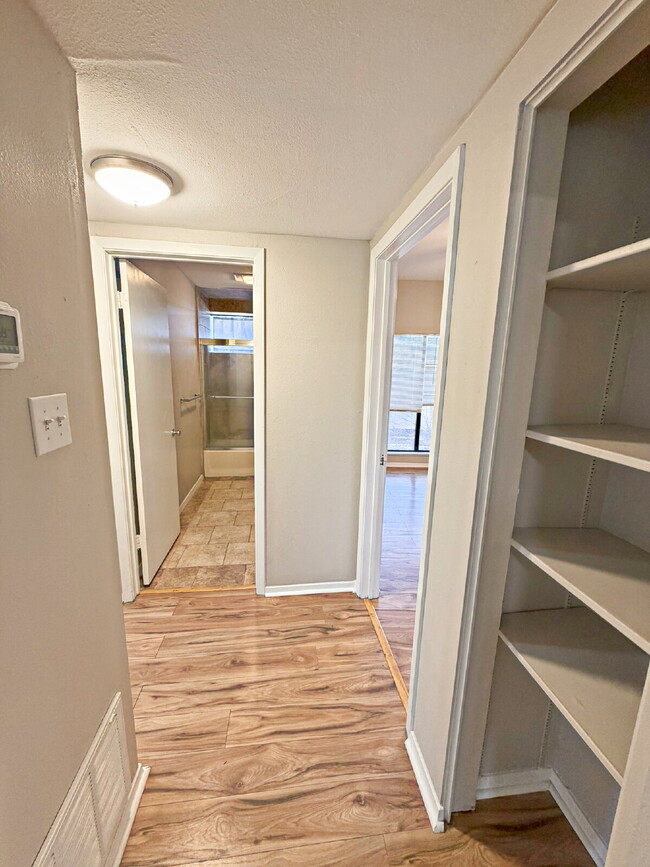 Building Photo - 8642 Fredericksburg Rd