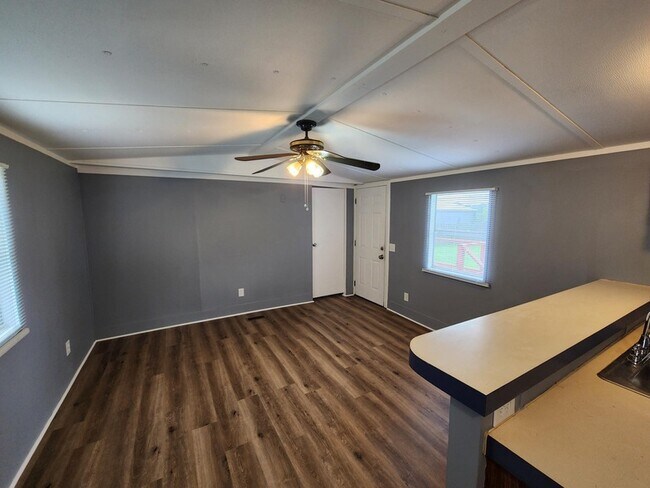 Building Photo - 2533 Murfreesboro Hwy