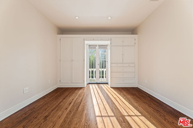 Building Photo - 602 11th St