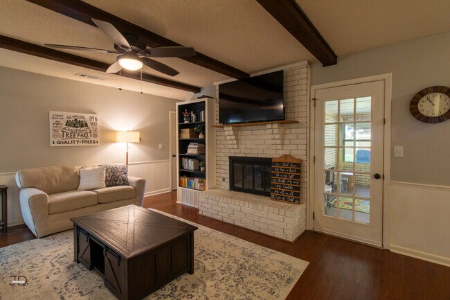 Building Photo - 5604 Greentree Ave