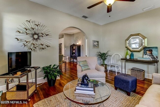 Building Photo - 1117 Cedar St