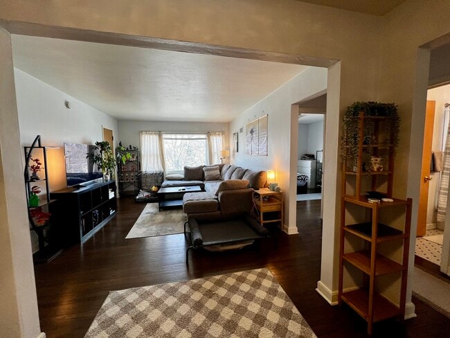 Building Photo - 5315 4 Unit