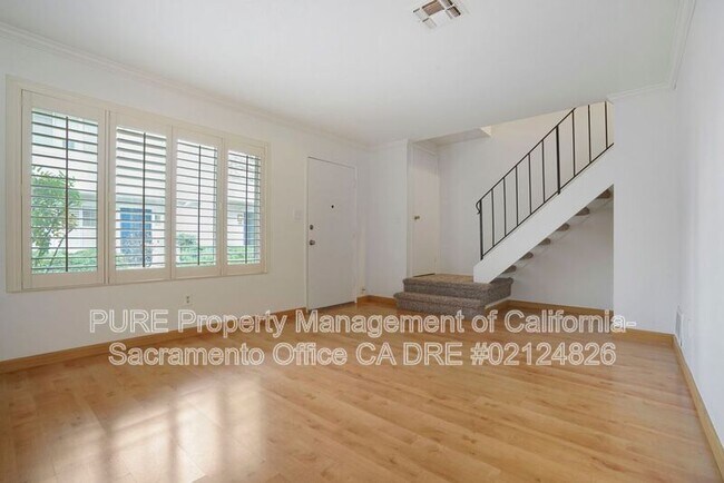 Building Photo - 8811 Salmon Falls Dr