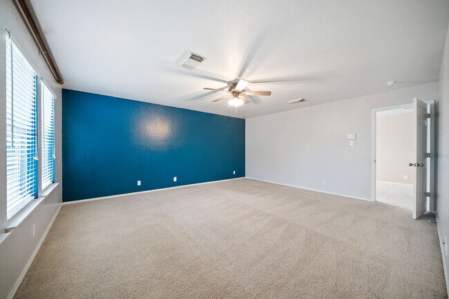 Building Photo - Spacious 4-Bed Home with Fenced Yard and Garage in Cibolo – 2,568 Sq Ft of Comfort