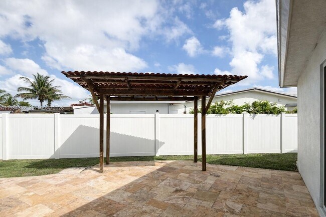 Building Photo - 6527 NW 2nd St