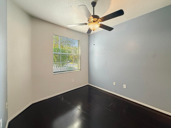 Building Photo - 2400 E Aragon Blvd