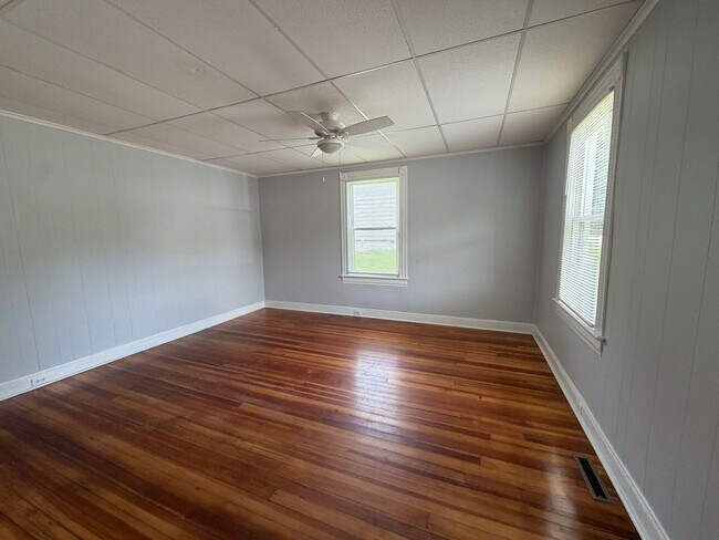 Building Photo - Charming 3 Bedroom in Schoolfield