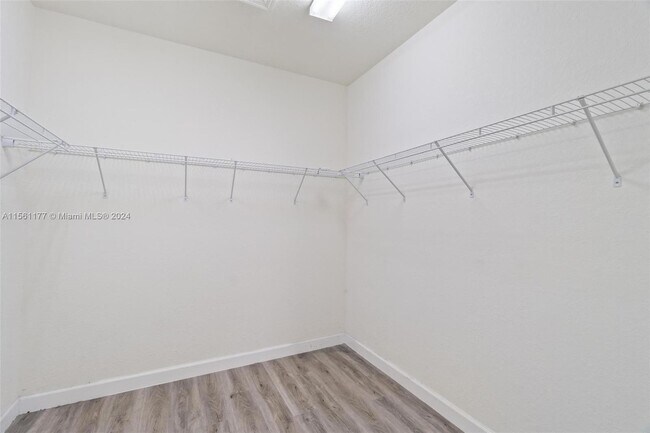 Building Photo - 177 SE 33rd Pl