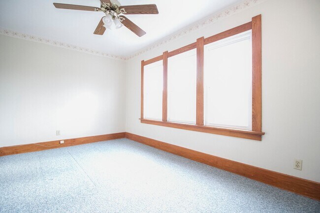 Building Photo - 902 Dryden Dr