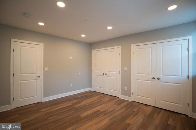 Building Photo - Large 3 bedroom with powder room on 1st fl