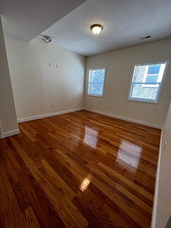 Building Photo - 53 Woodford St