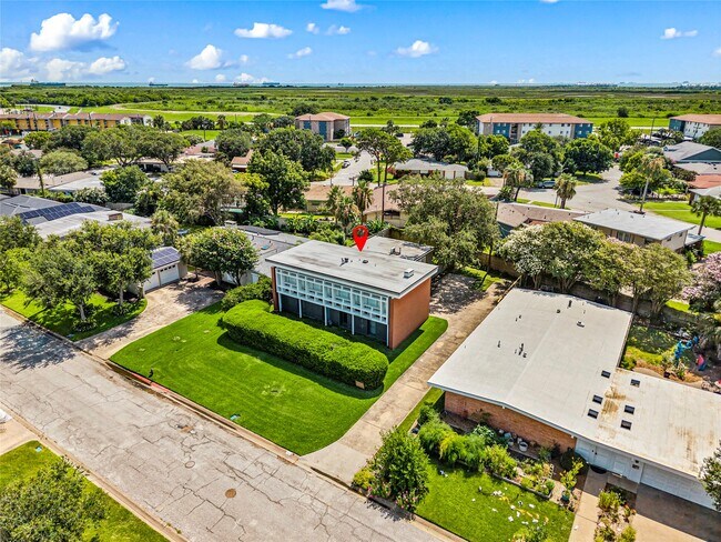 Building Photo - 1310 Harbor View Dr