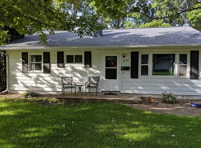 Primary Photo - 2690 10th Ave