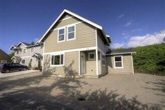 Building Photo - Preleasing for September -  4 bed/2 bath