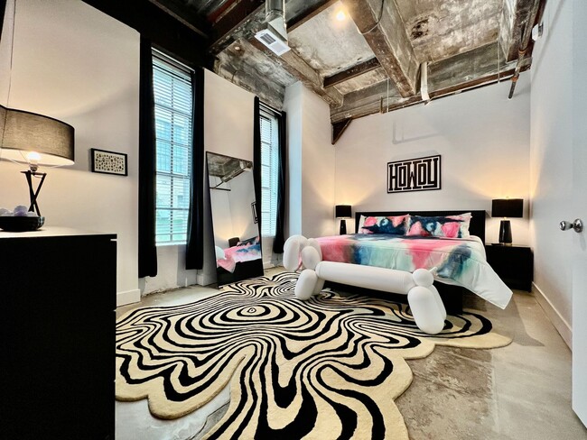 Building Photo - Swanky, Funky, Groovy, loft space Cincinna...