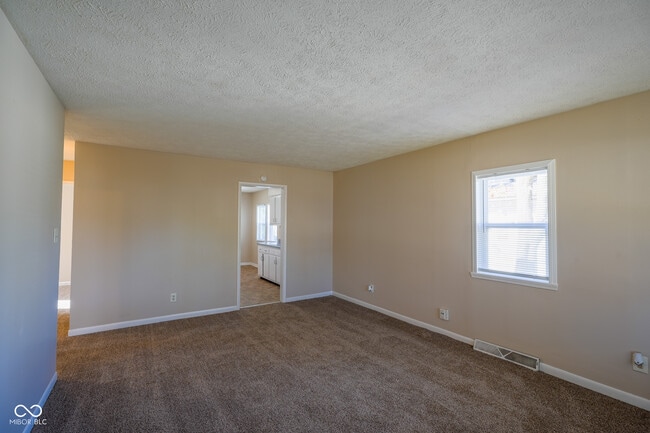 Building Photo - 136 S Webster Ave