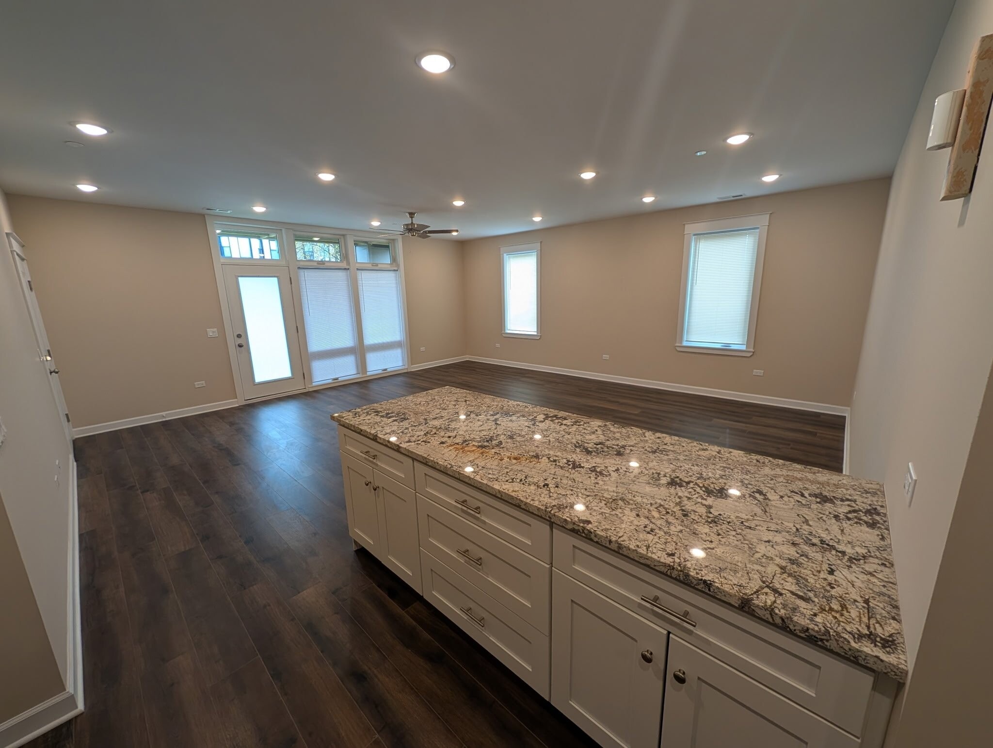 Building Photo - 1534 E 66th Pl