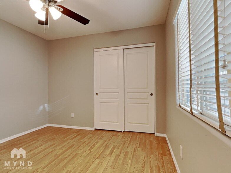 Building Photo - 1423 E Poncho Ln