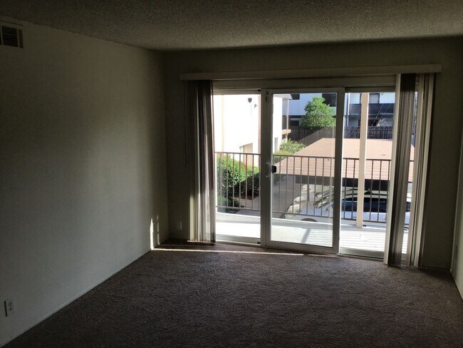 Building Photo - 7032 Fair Oaks Blvd