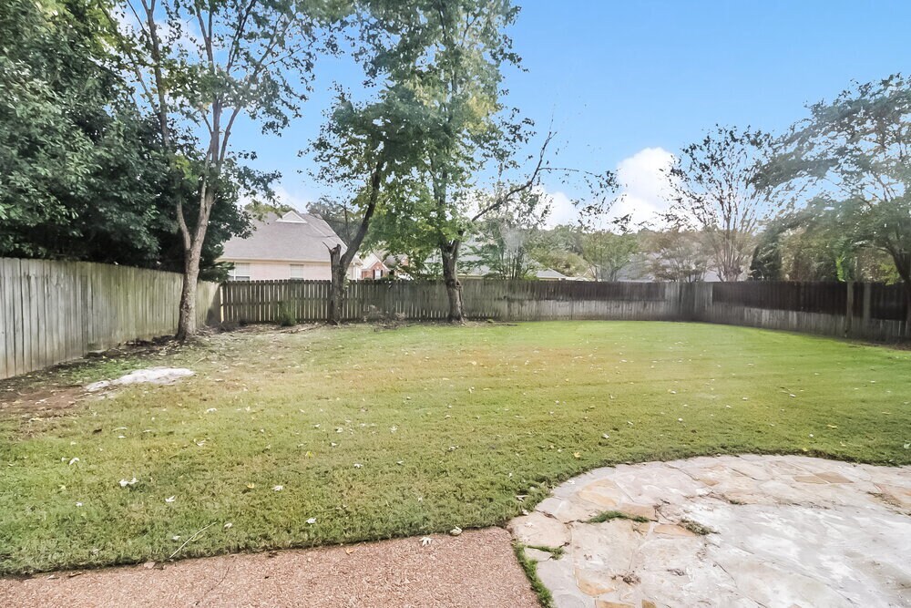 Building Photo - 10221 Green Moss Dr N
