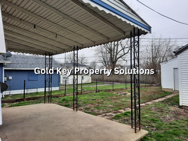 Building Photo - Large 2 BR 1 BA House with Family Room, Ba...