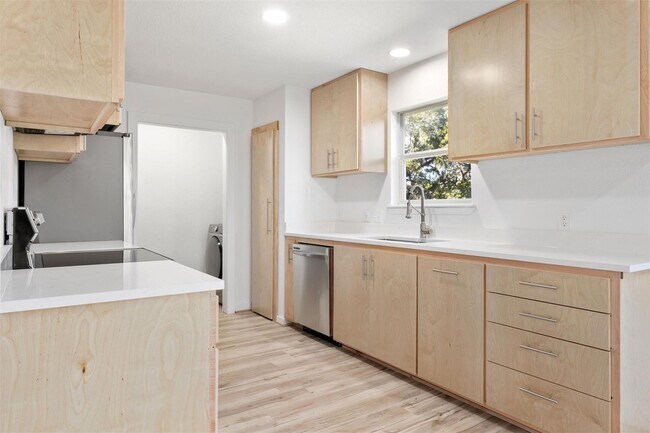 Building Photo - 85 Ridgewood Cir
