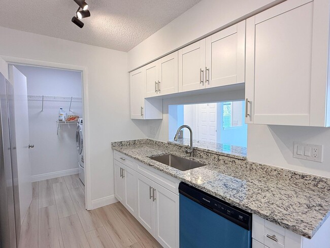 Building Photo - 4055 NW Cinnamon Tree Cir