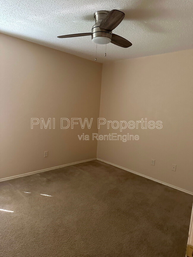 Building Photo - 5209 Pensacola Dr