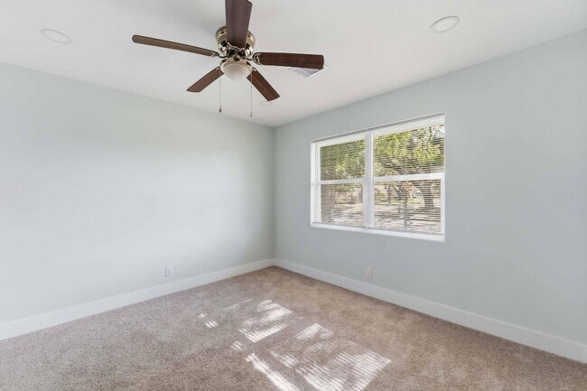 Building Photo - 3923 Hickok Ln