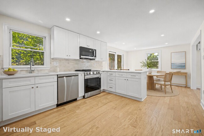 Building Photo - 22 Carrona Dr