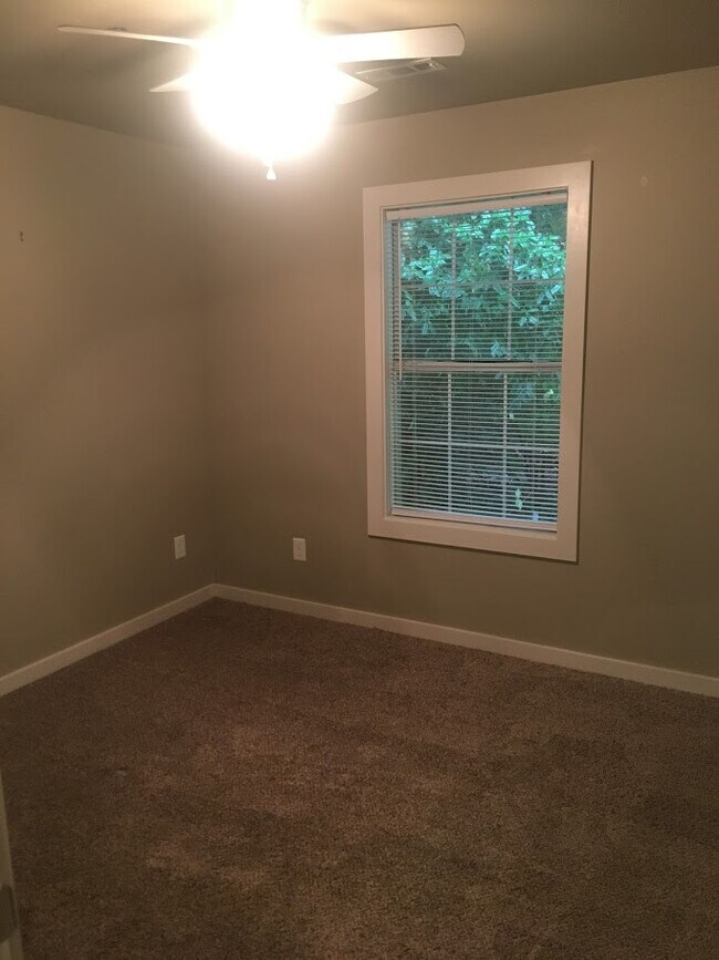 Building Photo - Storer Ave