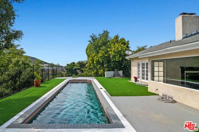 Building Photo - 3401 Alginet Dr