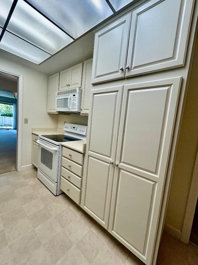 Building Photo - 5138 Cribari Pl