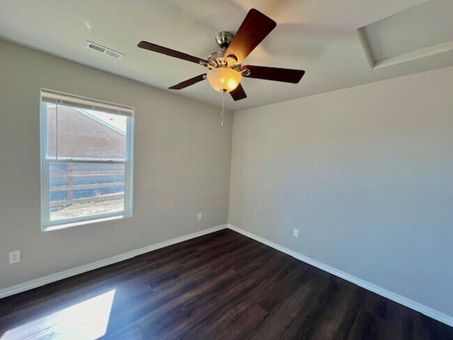 Building Photo - Charming 3 Bedroom Home In Falcon Highlands Available Now!