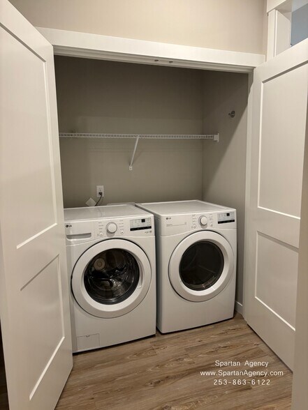 Building Photo - 507 15th St SE