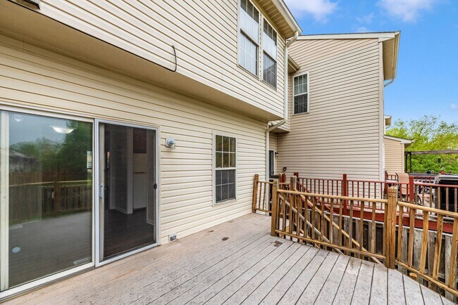 Building Photo - Beautifully Renovated Townhome in Walnut Ridge