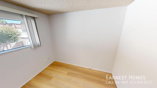 Building Photo - 10464 Larwin Ave