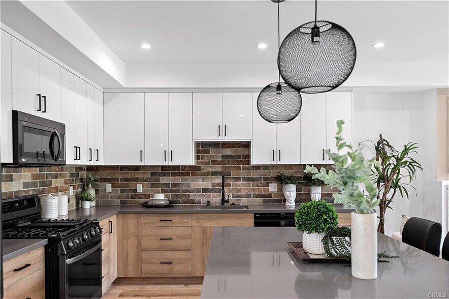 Building Photo - 11857 W Flower Ln