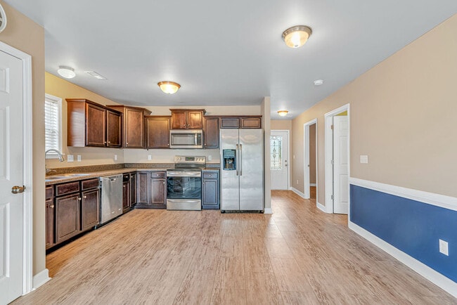 Building Photo - 168 Pine Hollow Rd