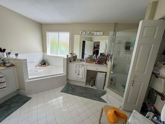 Building Photo - 7131 NW 114th Ct