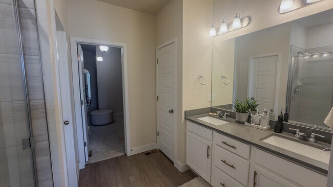 Building Photo - 12660 Enclave Scenic Dr