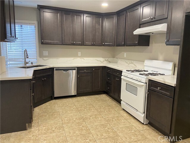 Building Photo - 51 Silverwood Ln